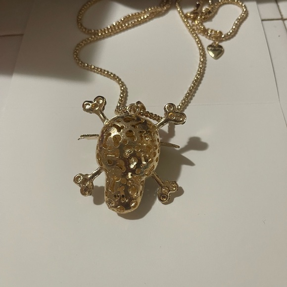 Betsey Johnson’s Skull & Crossbones Necklace - Picture 4 of 4